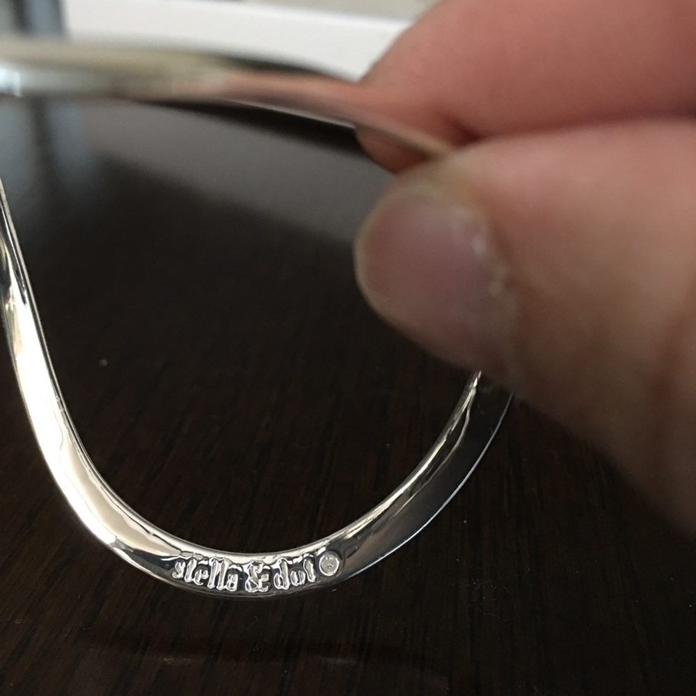 Sculpted X cuff - Picture 3 of 3